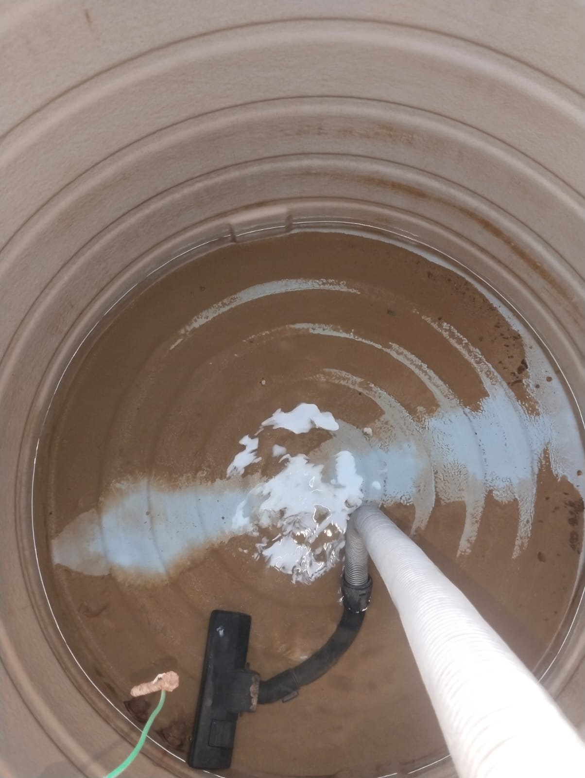 Water tank before cleaning